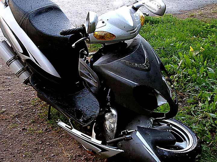 uudenoloinen mopo parkissa